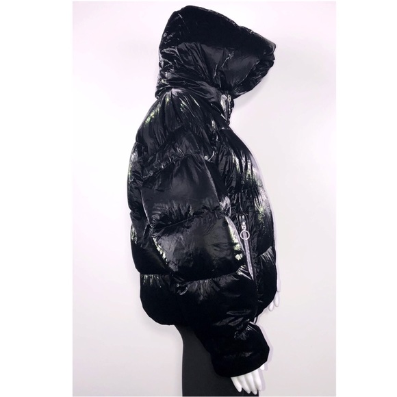 Sosken Studios Jess Blk Pearlize Short Down Jacket - Picture 10 of 16